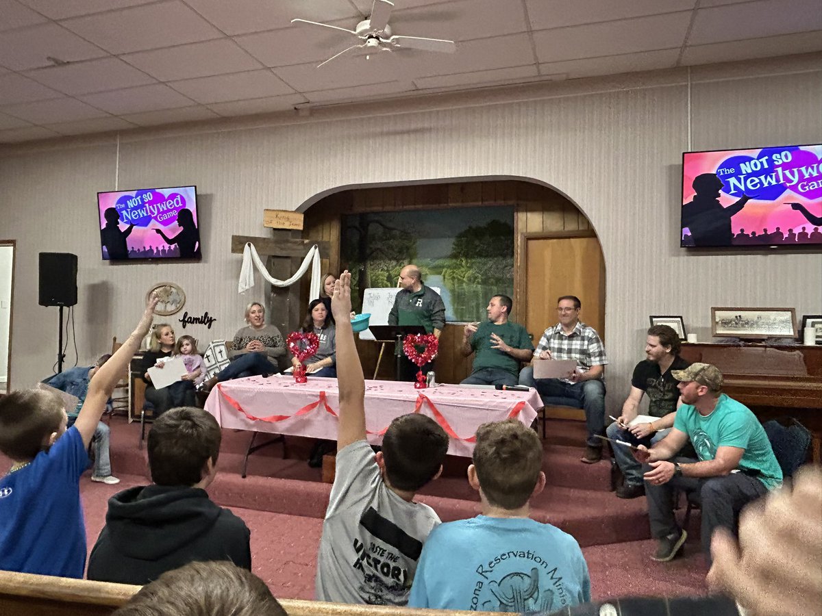 scc_versailles's tweet photo. We had a fun night at“Not-So-Newlywed Game!” Thanks to everyone who helped! Everyone had a fun time &amp; got in lots of laughs 🤪After the game,we practiced living out 1 John 3:18- putting our love into action. They made Valentine cards for residents at a nursing home https://t.co/07BI4cRNDg