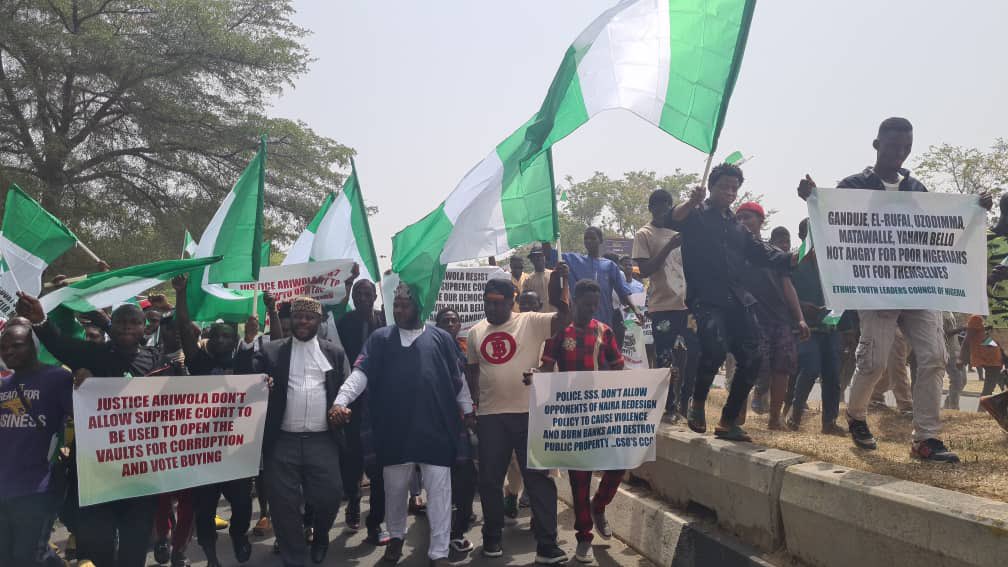 LeadershipNGA's tweet photo. PHOTO NEWS: Protest rocks Abuja over Supreme Court order suspending swap of old Naira notes of N200, N500 and N1,000 denominations from February 10, 2023. https://t.co/s5yJSNFAfA https://t.co/sXKRpaA5nK