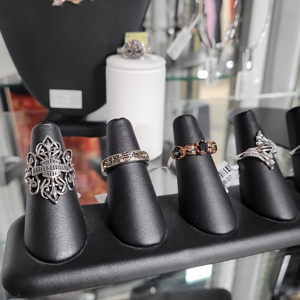 FXCapraraHD's tweet photo. V-day is fast approaching ❤️ Get some bling for them #atFXCHD so they can show off their passion for freedom &amp; the open road!! ✌️ https://t.co/63Oyt2YA5a