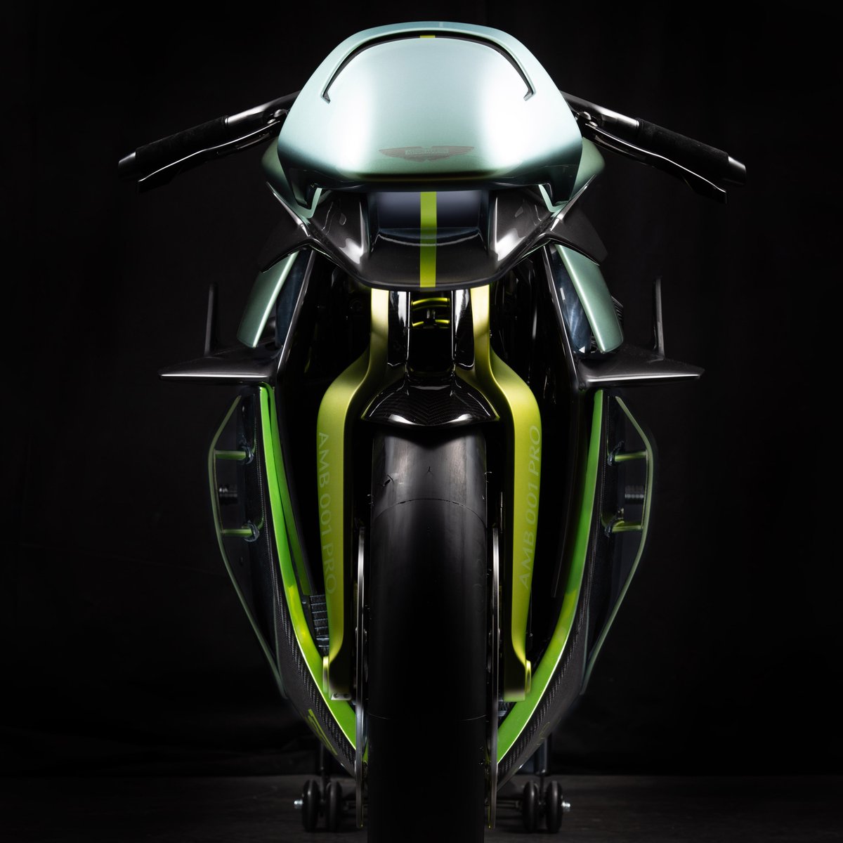 BSMotorcycles's tweet photo. #AMB001Pro is the result of a new collaboration between Brough Superior Motorcycles and the prestigious car manufacturer @astonmartin.
 
A sharp blade bike unveiled at the last Milan show, which pushes the limits of design and performance. 
#BroughSuperiorMotorcycles #AstonMartin https://t.co/j0FXA49Kz9