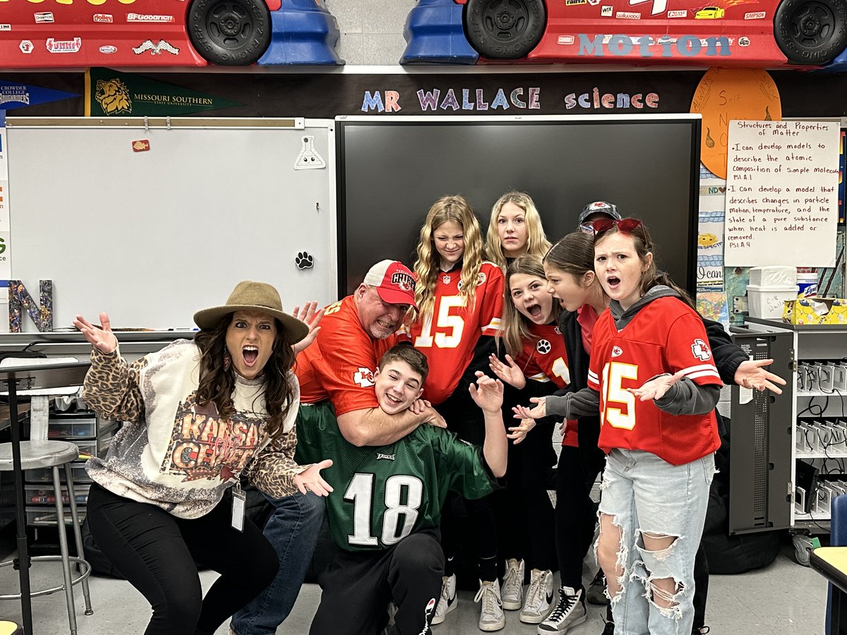 Wearing your Eagles jersey on Super Bowl Spirit Week might not go over well with some Chiefs fans at Neosho Middle School.😅