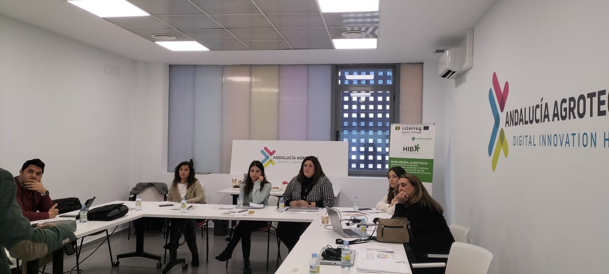 HIBA_UE's tweet photo. 🔝2ª mesa de diagnóstico del estado de la digitalización del sector #agroalimentario con el análisis de la #RobóticaAgraria. 

🔊En el marco del proyecto @poctep  #HIBA, como parte de la iniciativa #AgrotechForum, liderada por @DIHAndAgrotech de la @AndaluciaJunta . 

#agrotech https://t.co/jEYf8J1Ut2