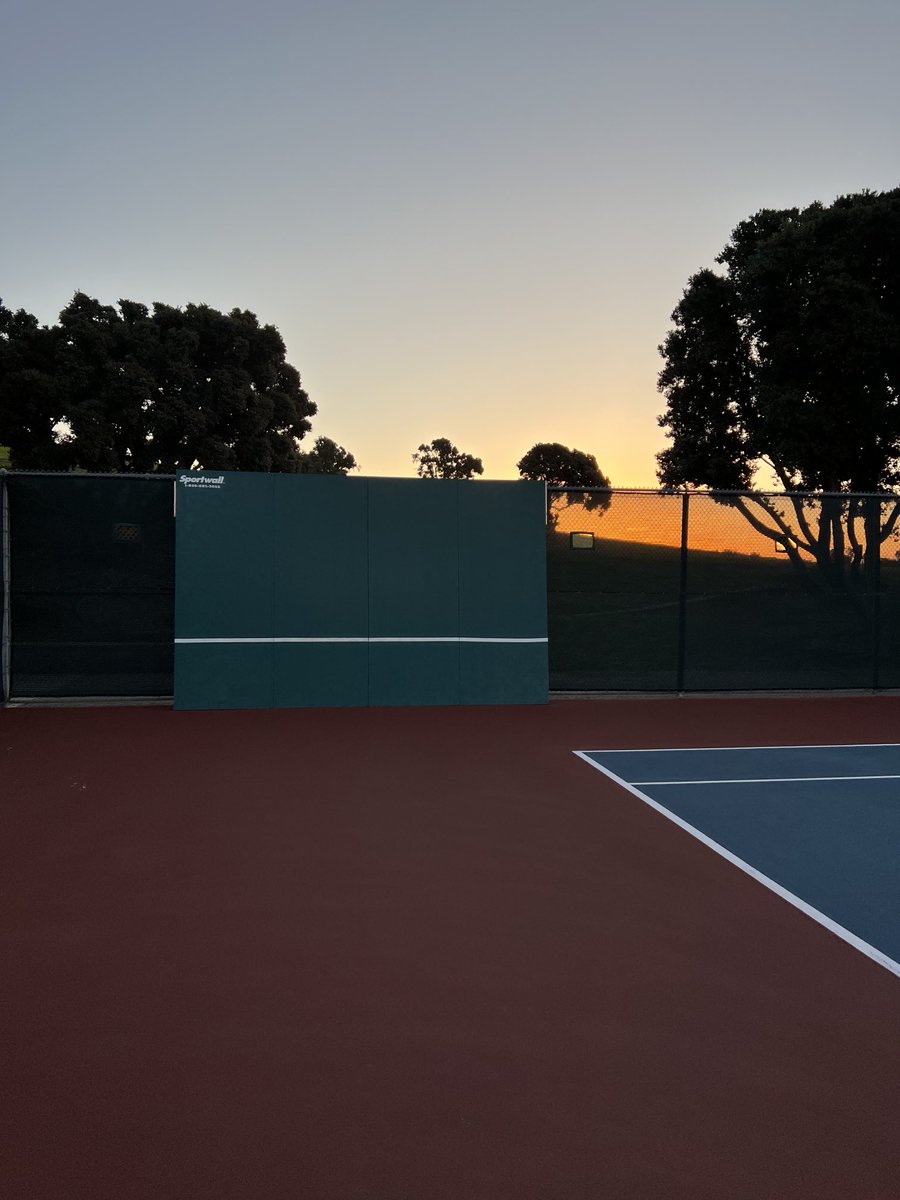 beautiful 🤩 morning in Malibu as my friend the wall is always ready for a good early 👍 hit