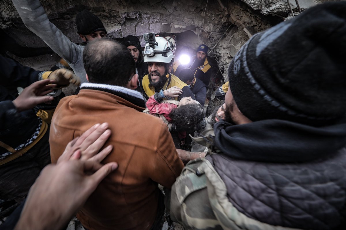 #TurkeySyriaEarthquake | Volunteers at #WhiteHelmets have been working tirelessly to rescue trapped/injured victims and to recover those who have perished under rubble. Parts of Syria have not received adequate help with civilians having to step up #NWSyria #HelpSyria