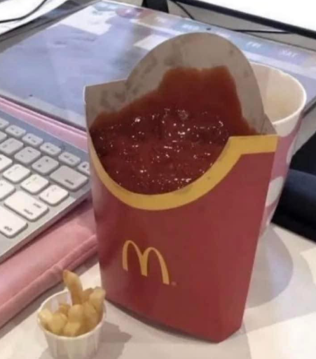 -Te gusta el kétchup?
Yo:
