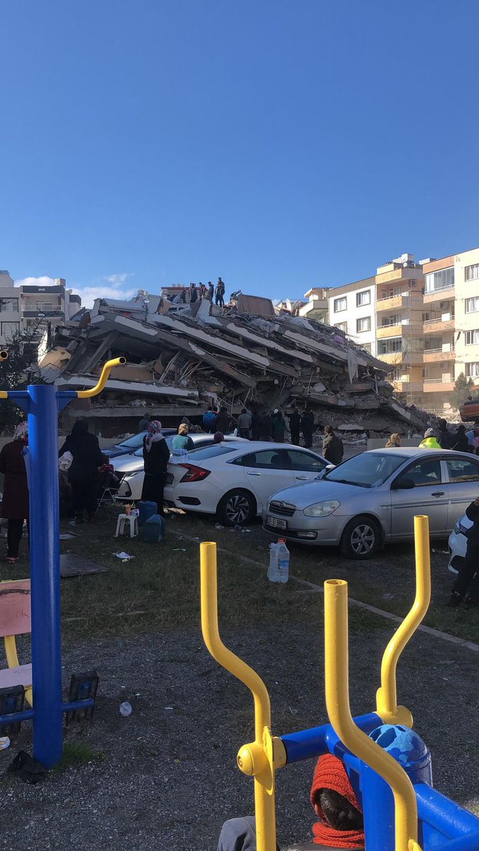 nihalzata's tweet photo. 🆘ACİL 🆘 AFAD TERMAL KAMERA LAZIM YAŞIYORLAR KOLONLAR SAĞLAM ÇOK KOLAY ÇIKARTILABİLİR PROFESYONEL EKİPLE Hatay\İskenderun Sakarya mah. 270/7 sk. özinci kent sitesi a1 blok 1/A daire4 #hatay #iskenderun #afaddeprem #hatayafad #ENKAZALTİNDAYİM #onemliduyuru https://t.co/YUZPghTVqB