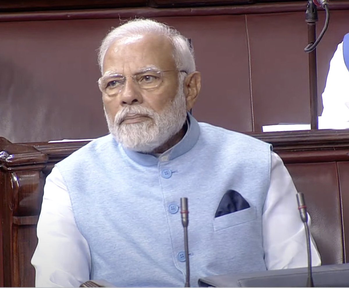aniljaindr's tweet image. Hon’ble Prime Minister Shri  @narendramodi Ji wearing a blue waistcoat today, which was presented Yesterday, in Bengaluru during #IndiaEnergyWeek, Indian Oil Corporation.
A waistcoat made by using single use plastic bottles.
#LiFE #ProPlanet