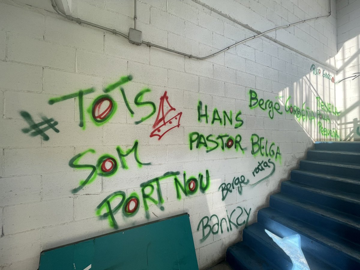 USTP_PortDeBcn's tweet photo. #Banksy visita la Terminal de Port Nou BERGÉ ✊🏼✊🏼✊🏼✊🏼✊🏼

#TodosSomosPortNou
#ReadmisionYa
#PortNouCerrada https://t.co/EHsPSgLmFO