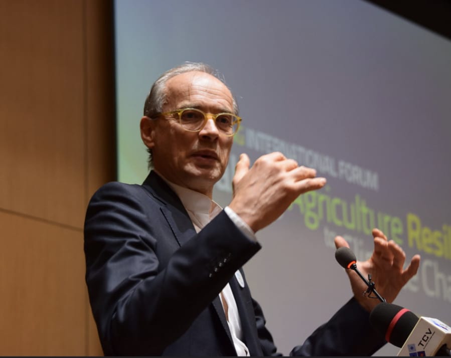 SwissAmbUN_MIRO's tweet image. In times of increased #WaterScarcity, processes leading to compromises are more crucial than ever. The #WASAG Forum in Cape Verde is a valuable opportunity to engage in dialogue and explore technical and political solutions to address these challenges in a collaborative way.