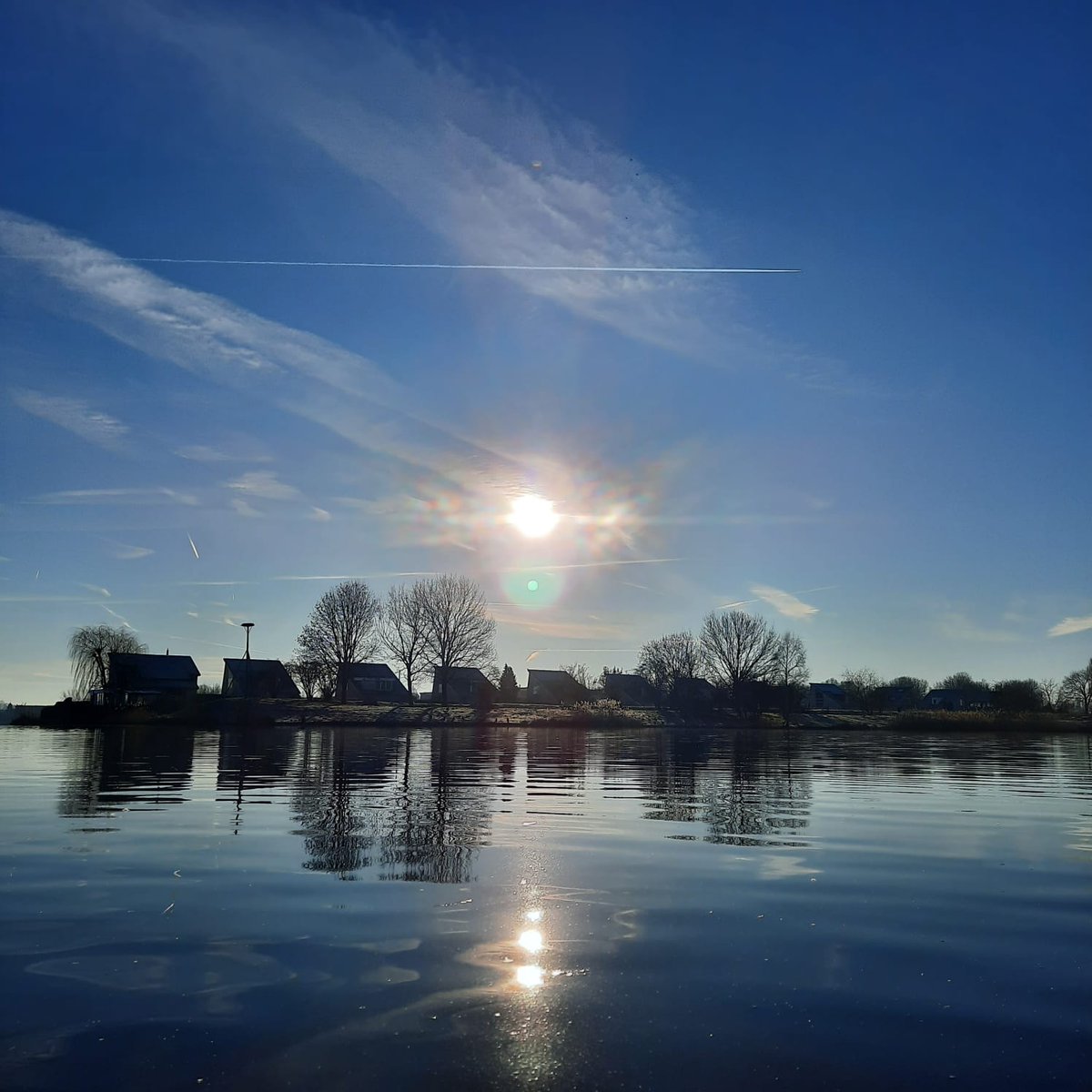 AnitaPeeters's tweet photo. Heerlijk weer om de dag te beginnen met een #waterdip 😊 #energieboost #immuunboost #positiviteit prachtig mooi zo vroeg in de ochtend de zon verwarmde mijn ❤️ #genieten #ikhoudvankoud #icemermaid #megatrots op mij 🙏🍀😇🧜♀️💪👊🥰 fijne dag #tweeps 😘 https://t.co/YSg81Ho8zD