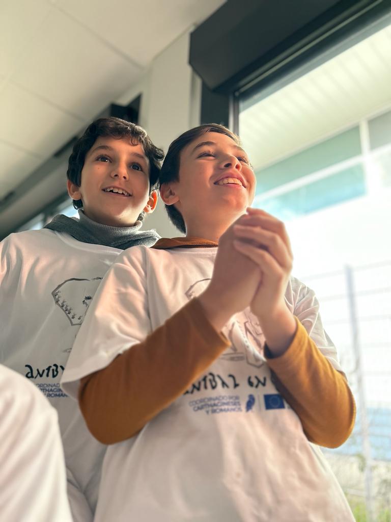 clg_rimbaud_mtp's tweet photo. ERASMUS
Les élèves du collège et leurs camarades de Carthagène sont dans la réflexion commune. Qui questionne encore la barrière de la langue ?
#AnibalenEuropa
#ErasmusPlus
@AnibalenEuropa
@CyR_Cartagena
@AytoCartagenaES
@colemiralmonte
@sepiegob
@acmontpellier
@34Dsden https://t.co/wVxvBfNVW4