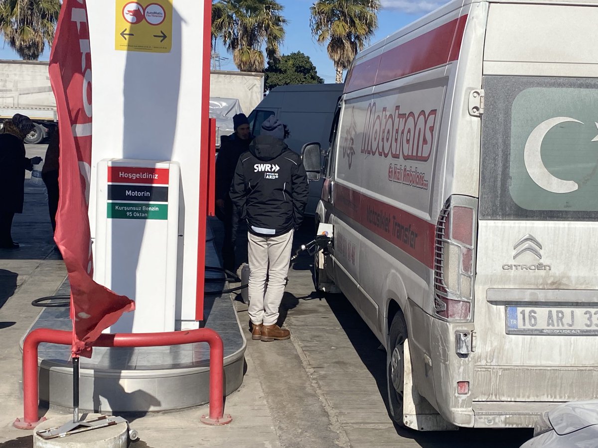 Die letzte Möglichkeit zu tanken. Im Erdbebegebiet gibt es so gut wie nichts mehr. #Erdbeben #Türkei