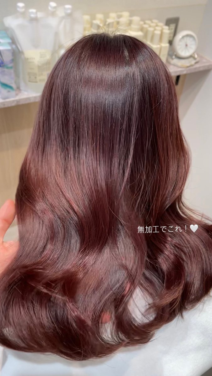 mi__lk_y's tweet image. 髪色ですが最近はピンクに少しラベンダーを混ぜて貰っています💘引用ツイはカラーから約1ヶ月だけど、色落ちも綺麗!
愛用カラーシャンプーはソマルカ🥺いつも髪色が綺麗な先輩が「色々試してこれが一番だった」と言っていたから圧倒的信頼を置いてる👍🏻普通のシャンプーと混ぜて使ったりもしてます!