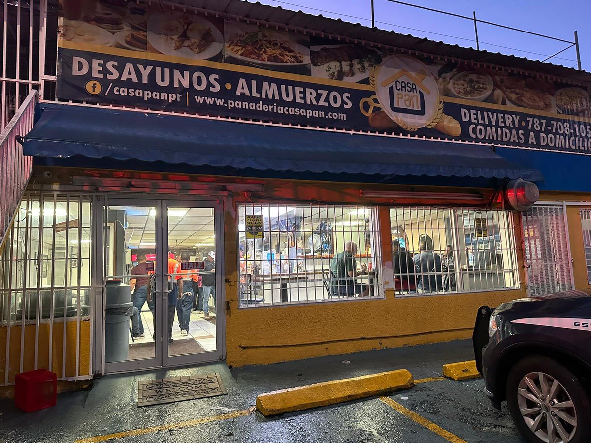 EXPLOSIÓN EN PANADERÍA EN SAN JUAN 

-Dos personas heridas en condición estable

-Situación bajo control

-La panadería sigue atendiendo clientes

-Bomberos investigan la causa de la explosión

-Panadería Casa Pan en Caimito