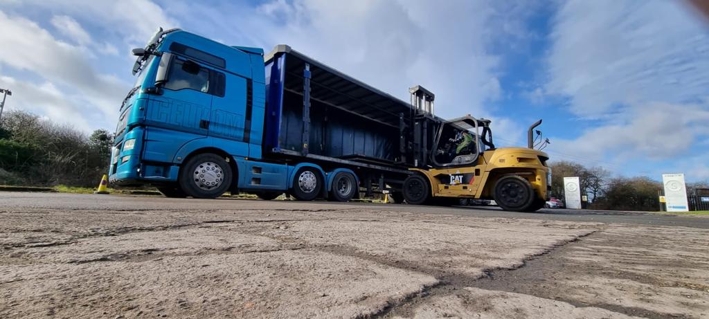 CelkomL's tweet photo. Loading never looked so good - We are very experienced in all freight especially oversized goods.
We will happily quote for any haulage needs simply drop us a DM or call on 01904706325 👌💙📧📞🚛
#celkom #oversized #expresshaulage #nextdayservice #happytoquote #pallettrack https://t.co/24XfeCOiSN