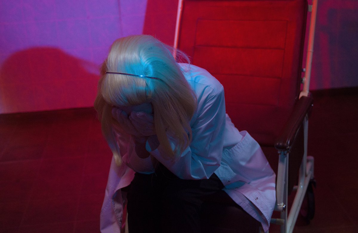 Авторы идеи и референсов: <a href="/Moon_FnaferQ/">MoonFnaferQ 🔞</a> и <a href="/intphell/">юлиан аристов.</a> 
Фотограф: <a href="/bertranblack/">beware of the dog</a>
Помощь: <a href="/Sabrina98407384/">Йогурт с манго</a>

#чумнойдоктор #разумовский #лерамакарова #чумнойдокторкосплей #bubblecomics #bubblecomicscosplay #франкау