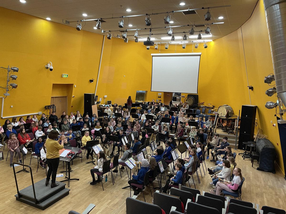 jdhornblower's tweet photo. The ⁦@HullMusicHub⁩ Brass Day is underway. An AMAZING turnout! #puttingmusicattheheartofhull https://t.co/f8X0gi5e16