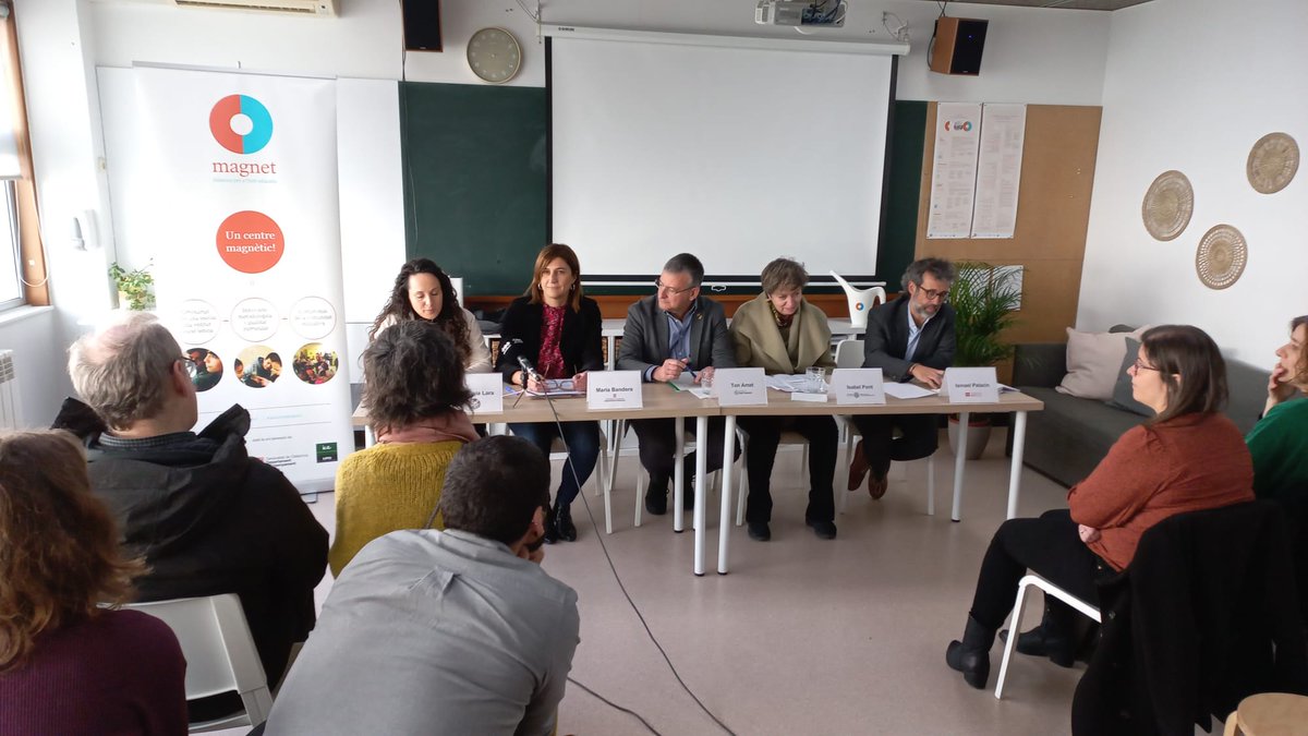 santsadurni_cat's tweet photo. 🟩 Des de fa uns minuts, està en marxa la roda de premsa de presentació del projecte d'innovació educativa Magnet a l'escola La Pau #santsadurni

📹 Podeu seguir-la en streaming a: https://t.co/0aT4d5bEIK https://t.co/7P2klJo92k