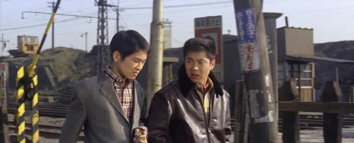 toshiakis's tweet photo. 映画時層探検をしていたら、なんと『美しい十代』（1964年で浜田光夫さんが、うちの近所の東武亀戸線の踏切を渡って、総武線の高架下のトンネルを潜っていた！ つまり、僕が毎日歩いている場所！59年前！ https://t.co/Nrwa9E5ga0
