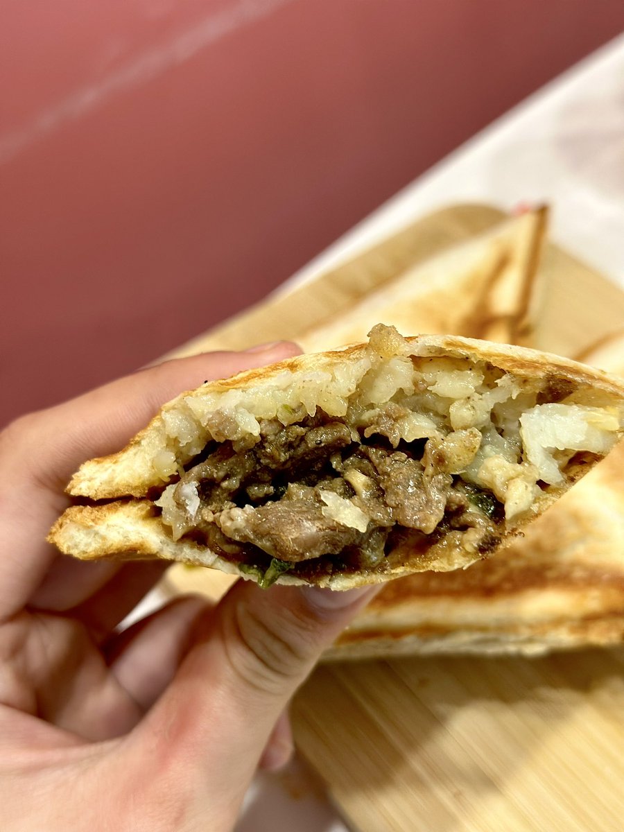 DagangIui's tweet photo. 부산 서면 밸라다토스트가 ㄹㅇ임..
치즈 늘어나는 것부터가 레전드임 아 또먹고싶네 https://t.co/fJ4qiTbPlU