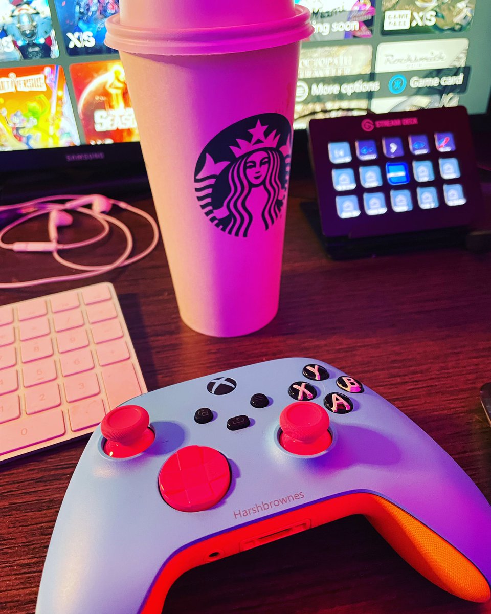 Harshbrownes's tweet photo. Getting set for a morning of #GTA5 #TwitchStreamers #starbucks https://t.co/evgkPnxEU1 https://t.co/Ui72XWTTxp