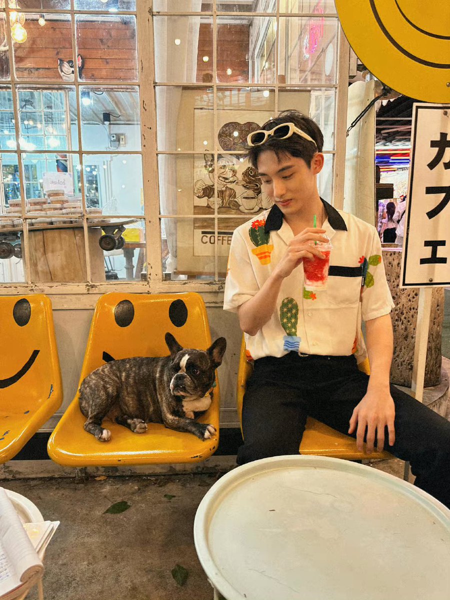 itennyou's tweet photo. อ้ายเหี้ยยยย ต่งมาเที่ยวภุเก้ตสองวันแต่เท่ยวคุ้มมาก แล้วคือรุปหล่อมาก รุปหล่อแบบมากกกกกก ㅠㅠㅠㅠㅠ https://t.co/84X8vzBgxy