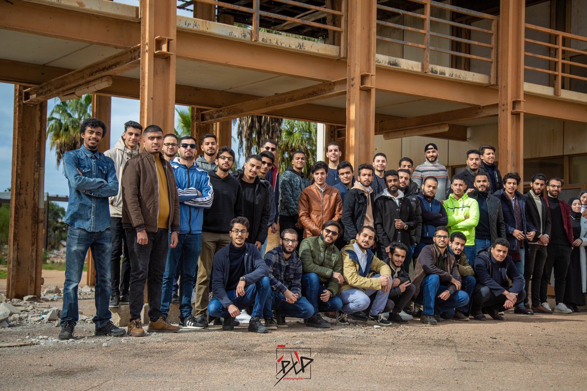 _T_Photographer's tweet photo. بحلته القديمه .. كان لدى الدفعة EE87 لفتة خاصة بحيث ان اجتمع مهندسين الدفعة في صورة ختامية مع قسم الهندسة الكهربائية وكانت الاجواء الختامية اكثر من رائعة متمنين لهم المزيد من التقدم والازدهار  ..

#جامعة_بنغازي
#قسم_الهندسة_الكهربائية 
#EE87 https://t.co/EP80FAyW4B