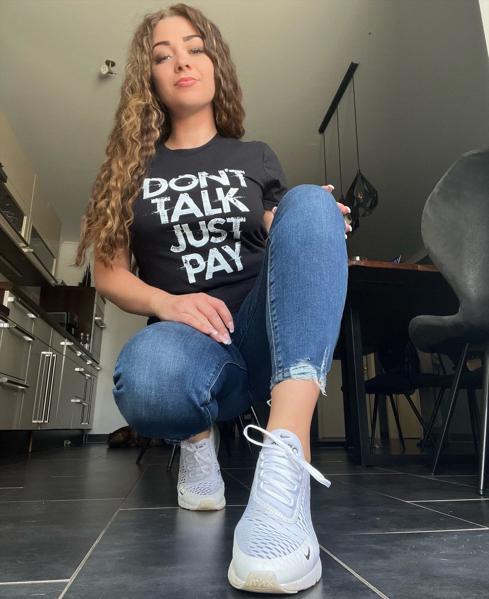 Lies das Shirt. Du weißt, was zu tun ist! 😈

Sende <a href="/KMoneydom/">🔱 Lady Kira 👑 MONEYDOMK</a> hier einen Tribut:

💰🧎fypm.org/moneydomk

#fypm #alphalady