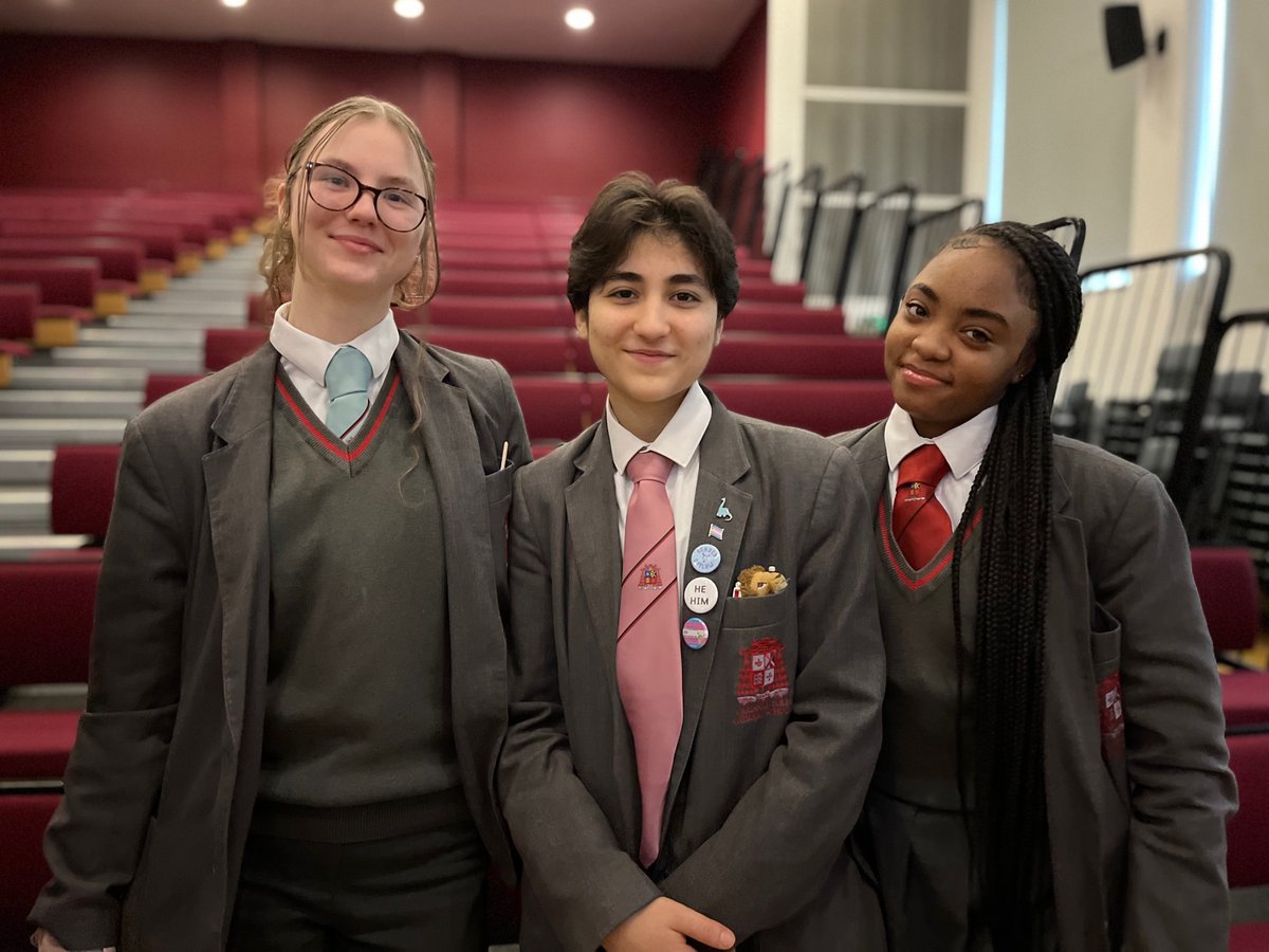 Year 11 were the first year group to receive the Cardinal Pole subject ties!

They received them in a special achievement assembly. 

Well done Year 11! 

We look forward to celebrating with all other year groups this week. 

#achievement #awards #subjectties #hackney