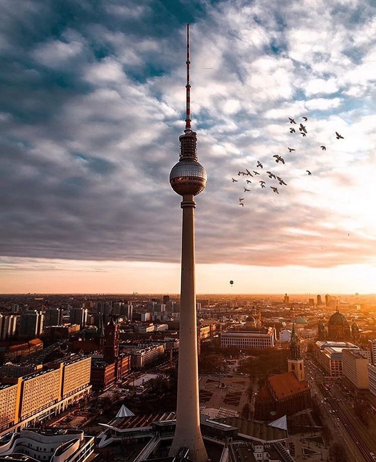 LesClefsdOrIntl's tweet image. Meet Les Clefs d’Or Award Nominee – Germany: Julien Gentle
Discover Julien’s article now on Les Clefs d'Or's website under the travel section.
lesclefsdor.org/travels/ich-bi…
#LesClefsdOrAward #uichistanbul2023 #yourkeytoeverything #lesclefsdor #concierge #inservicethroughfrienship