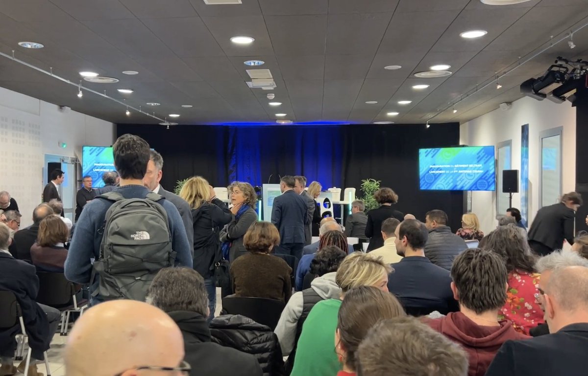 ecom_news's tweet photo. 🌱#AixenProvence : @CisamInnovation déploie au @TechnopolArbois la 1ère d'une série de huits antennes #Cisam+ ! Reportage #video exclusif https://t.co/JbBu2cnebF @univamu @CNRS @ird_fr @MaRegionSud @departement13 https://t.co/hugLUnC6CR