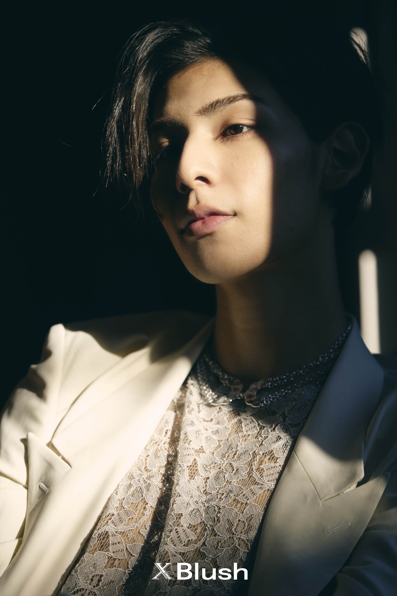 Amazon.co.jp: Snow Man 公式 生 写真（目黒蓮）SM02601 : おもちゃ