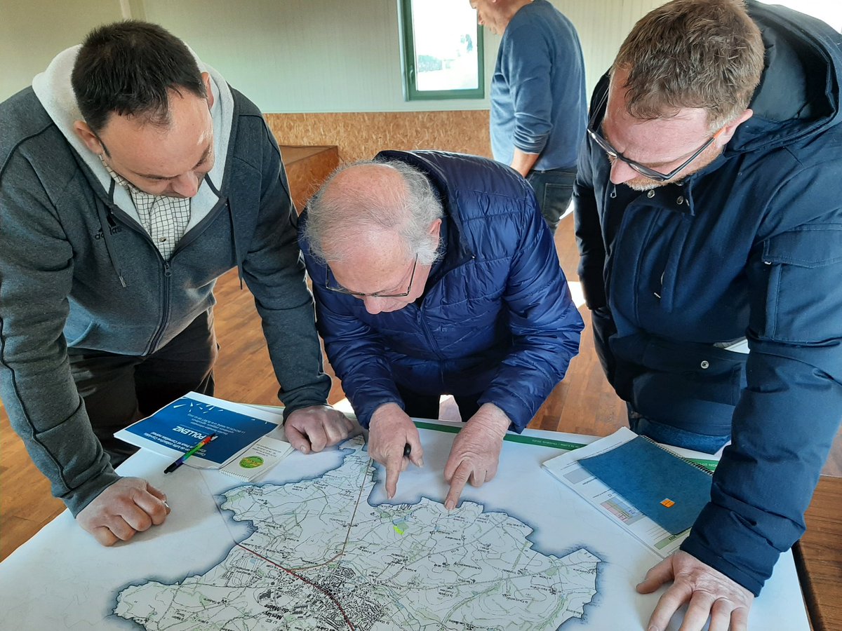 fdsea53's tweet photo. [#ESOD] A l'initiative de la @fdsea53 et @POLLENIZ_PDL, agriculteurs, piégeurs, bénévoles s'activent sur le canton de #Meslay du #Maine. Réunis ce matin au #Bignon, ils projettent leur action
 collective de piègeage des #corvidés. Prochaine étape fixée au 15 mars... https://t.co/GE4AHYsdBR