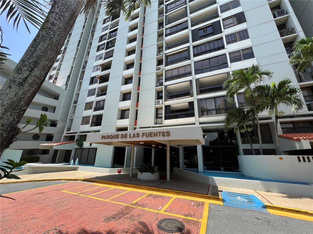 Mujer cae de piso 22 en edificio Parque de las Fuentes en San Juan.