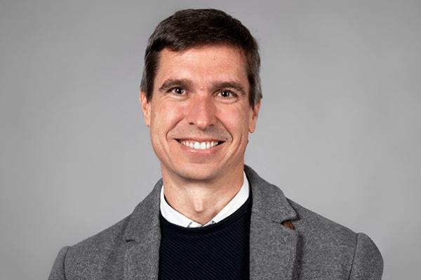 "Vemos la tecnología como una herramienta que ayuda a aumentar capacidades". <a href="/Ibosanz/">Carlos sanz</a> habla en <a href="/EstrategiasTv/">Estrategias de inversión</a> sobre nuestro informe “Tiempo de IA: Tendencias de marketing y consumo 2023” y cómo puede aplicarse  la #IA al #marketing. 
🎥ow.ly/Xgrb104tWuB