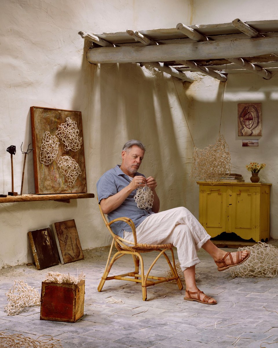 HauserWirth's tweet photo. In #RodneyGraham’s photographic work, each image is a fictional self-portrait, with the artist in costume, portraying a vast array of characters.
See this work by the artist in ‘Rodney Graham. Getting it Together in the Country’ at @HWSomerset
🔗https://t.co/Lo7DV0TJjz https://t.co/demkbiYWpx