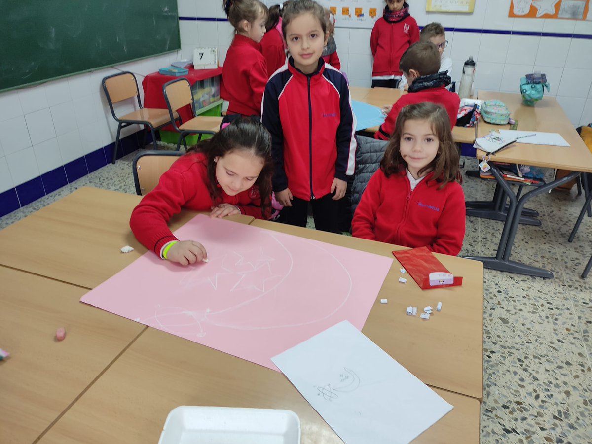 Practicando la técnica del caligrama.<a href="/centrosFEST/">Fundación Educativa Santísima Trinidad</a>