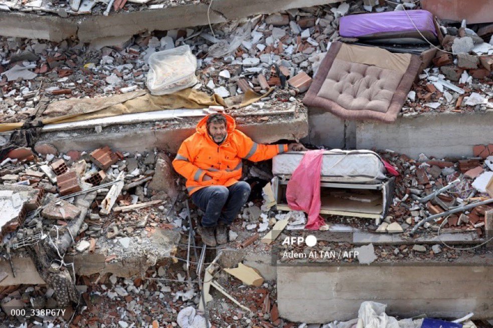 ideabric's tweet photo. 2 parallel worlds on twitter right now. Folks going crazy about #AI #ChatGPT #Bard etc. while local roads/airports so badly damaged in #Turkey &amp; #Syria #earthquake, rescue workers haven't even been able to reach some towns/villages yet 💔. How can AI help? 📷@AdemAltan3 @AFPphoto https://t.co/ydoA6b06af