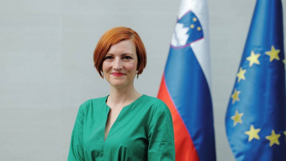 programArs's tweet photo. #Gostimo ministrico za kulturo dr. Asto Vrečko. Kakšno je trenutno stanje slovenske kulture? Kakšno je mnenje ministrice o aktualnih temah od združitve Muzeja osamosvojitve z Muzejem novejše zgodovine do afere Fotopub? #razglediinrazmisleki 🎙️🎧 https://t.co/gvy9eaeC41 https://t.co/e1HsNUHs97