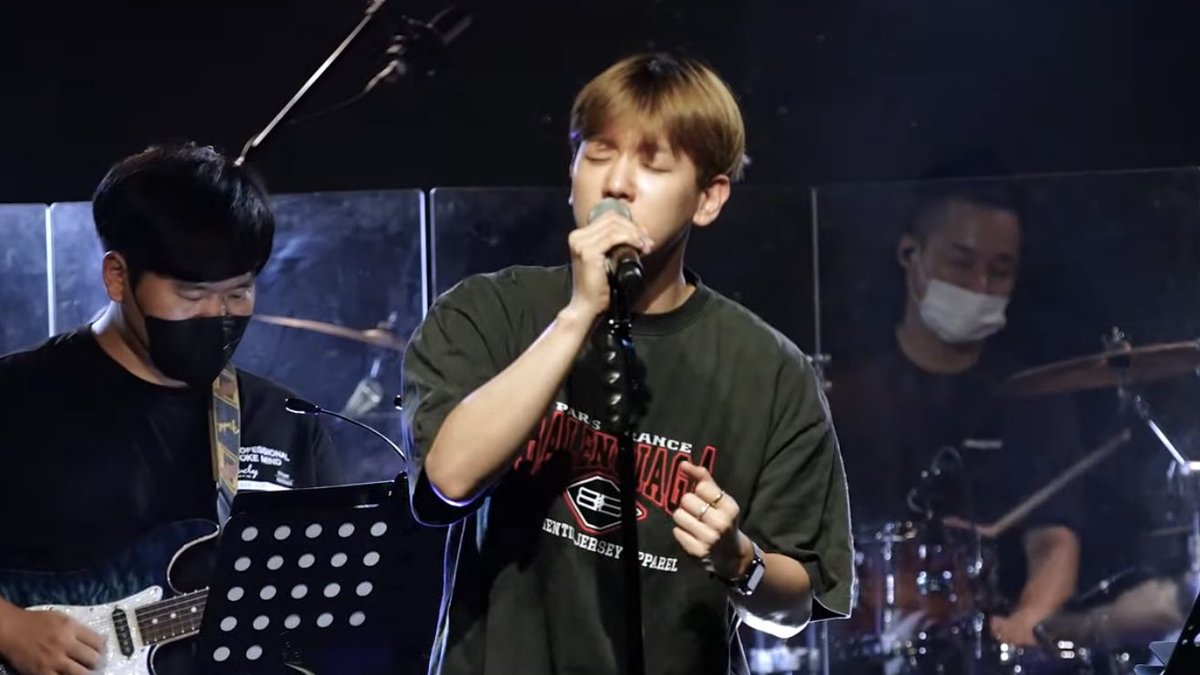 kokokbop's tweet photo. BYUN BAEKHYUN!! His band live performance is now out!! 🔥 https://t.co/IZCFB0zTpw