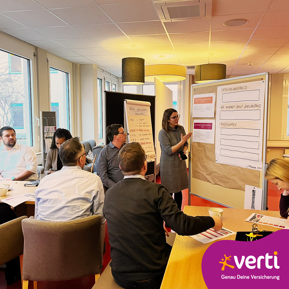 Verti_DE's tweet photo. Ein Verständnis für unsere #Transformation zu entwickeln, ist elementar für unseren Erfolg. Daher ist es sehr wichtig, unsere Führungskräfte in einem gemeinsamen Dialog für das richtige Mindset zu sensibilisieren und gegenüber dem #TeamVerti motivierend voranzugehen.🏎️ #Workshop https://t.co/pGyWqKByRA