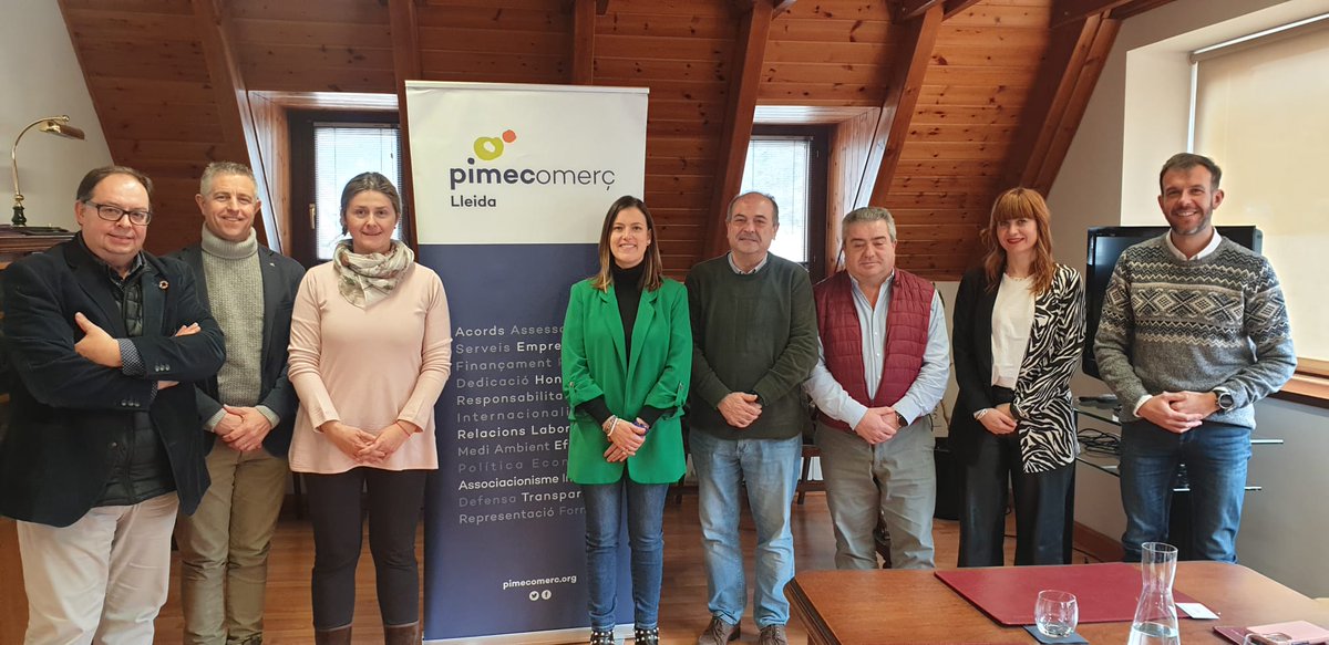 PIMEComerc's tweet photo. 📸Trobada amb la síndica d'#Aran @mariaverges78, alcades de #Vielha i de #Bossost, i el conseller de promoció econòmica del @conselharan per unir esforços amb l'objectiu de col·laborar pel teixit empresarial del territori i donar suport al #comerç local #PIMEComerç #Lleida https://t.co/htq7aRPwO0