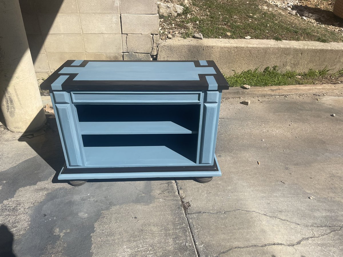 NuDesignz's tweet photo. Finished a custom piece for a client.
#shabbychicpaint #paint #atx #centraltexas #painting #customjob #chalkpaint https://t.co/tEtH2Xfblf
