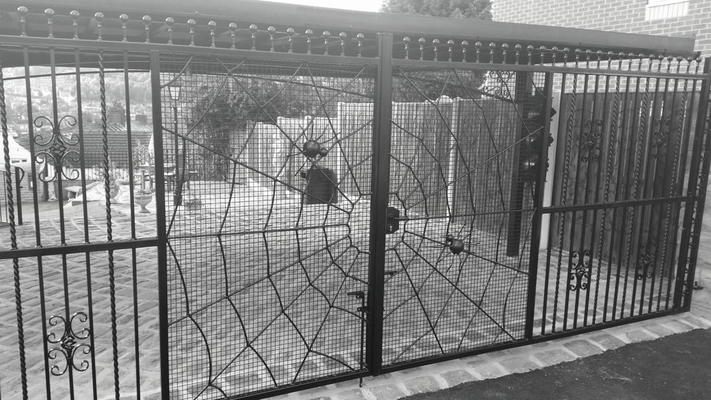 c_a_s_s_ltd's tweet photo. This is our bespoke spider web including spiders double gates we manufactured and installed for this customer. π· #stalygates #bespoke #doublegates #spiderweb #spiders #happycustomer #unique https://t.co/LqD3eQO37p