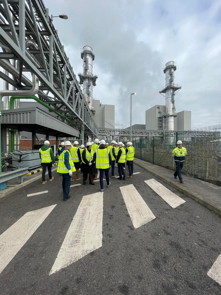 CPageFCDO's tweet photo. Very pleased @BritEmbDublin could bring a delegation from 🇮🇪 to @LpoolCityRegion to see the developing #hydrogen cluster @HyNetNW on the day 🇬🇧 announced a Department for Energy Security &amp; Net Zero. Lots of shared interests as we decarbonise our economies https://t.co/bYcLNYJXqY