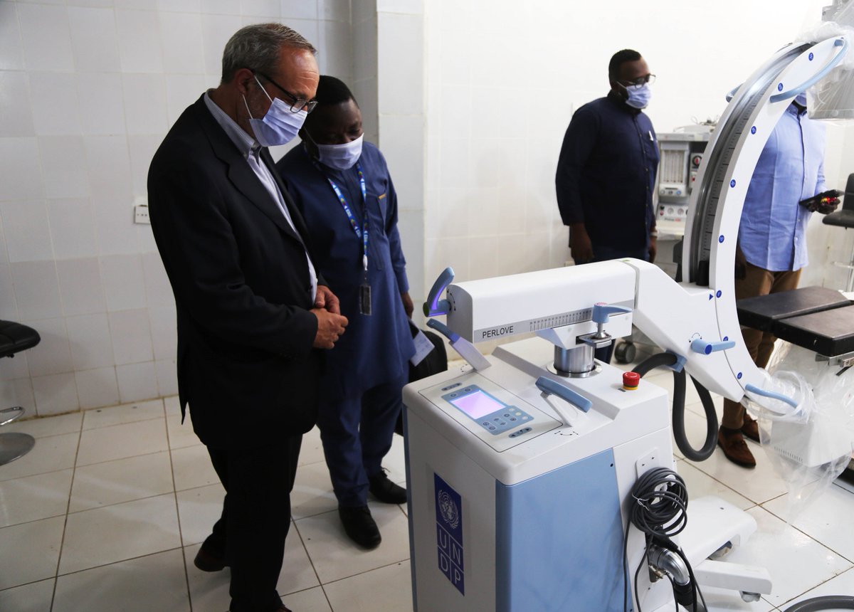 UNDP_Sudan's tweet photo. Health is at the core of development,
in collaboration with the state Ministry of Health & Social Development, @UNDP handed over medical equipment to Kassala Teaching Hospital now accessible to over 400,000 people in Kassala.
#HealthForDevelopment https://t.co/iT5Yl1p7Dh