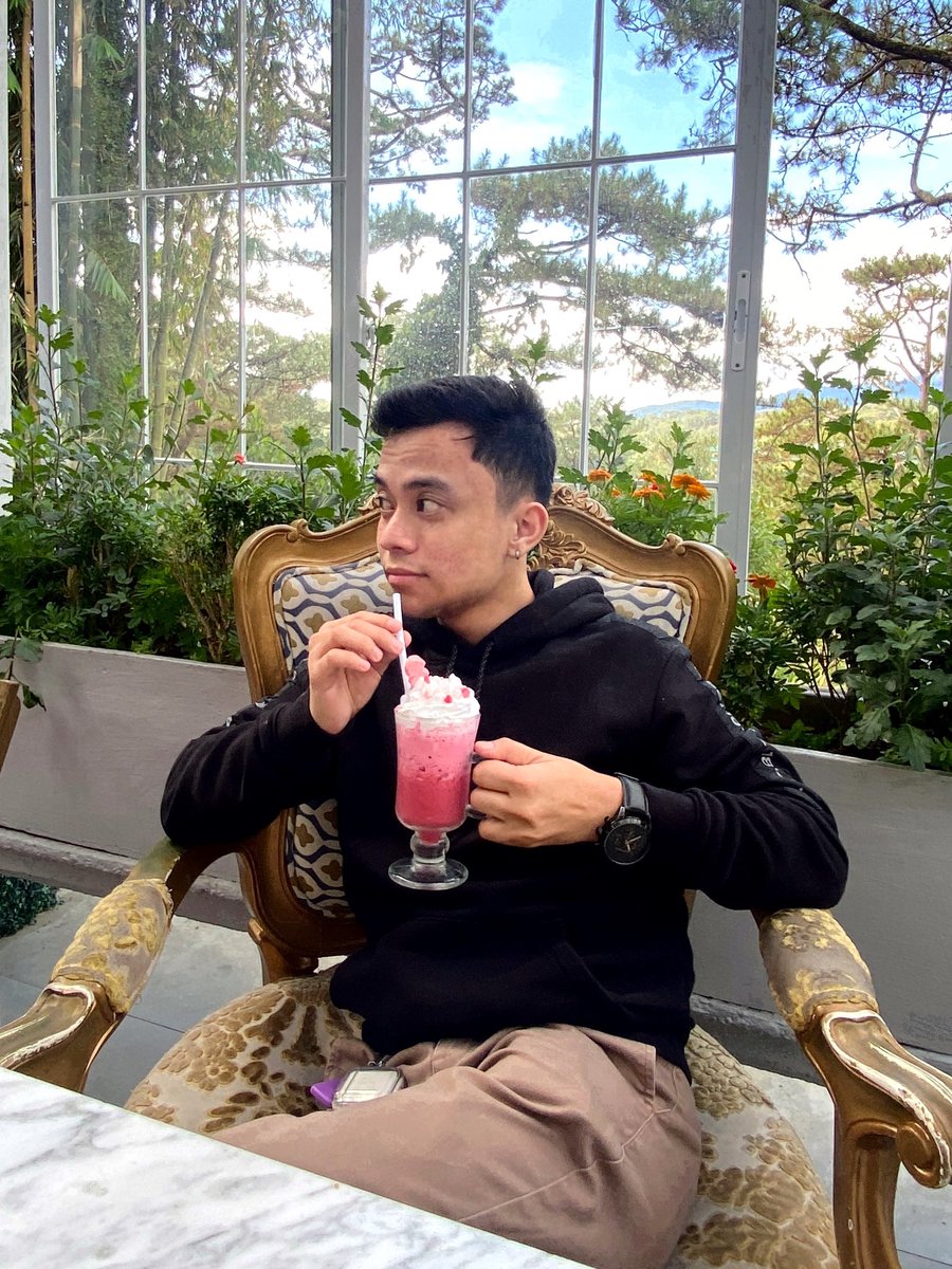 babyjoshyyyy's tweet photo. Hindi pa ba tapos ang February? 😏 #Baguio #SummerCapital #VanillaCafe https://t.co/RWlmTtYBCi