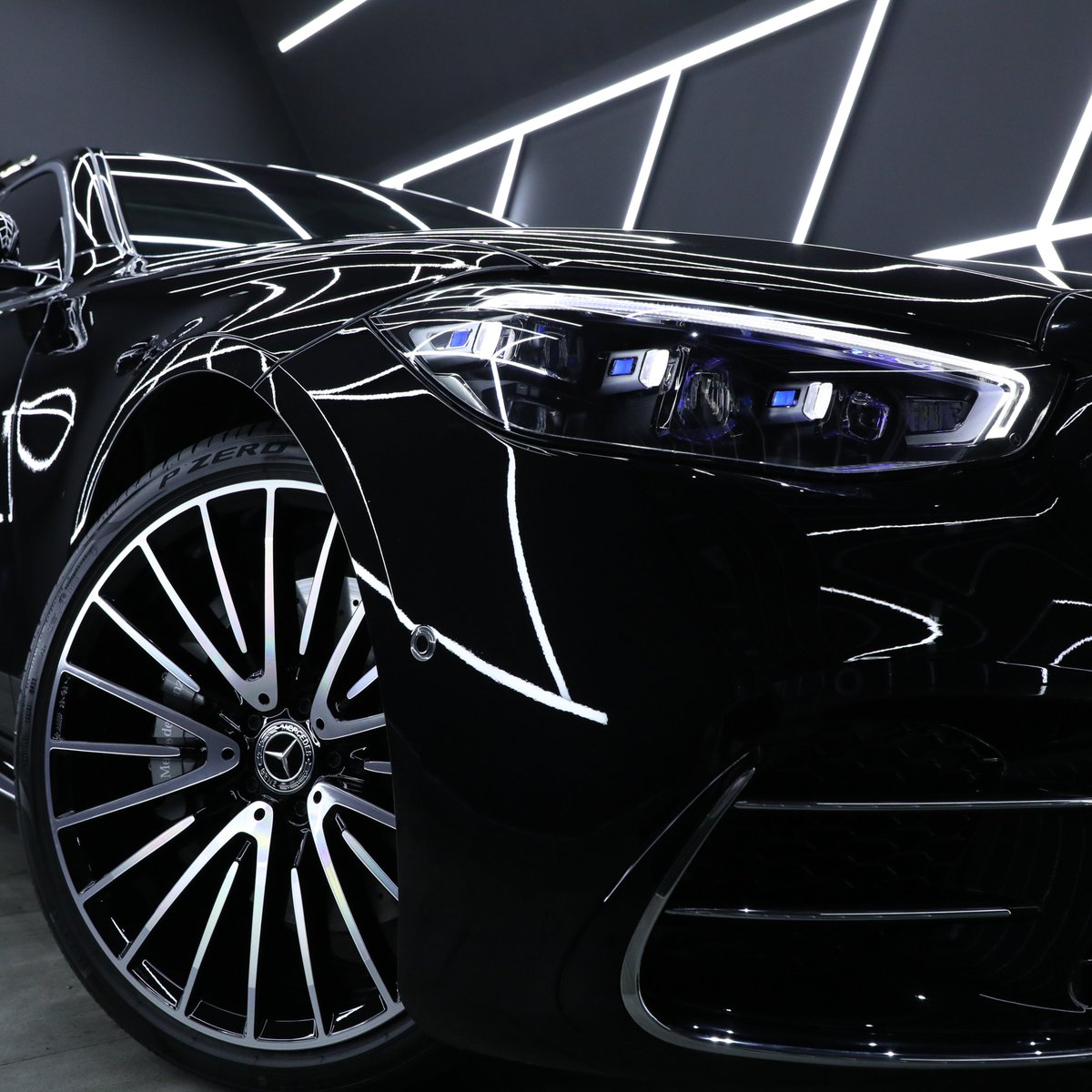 dluxeuae's tweet photo. Mercedes 2023 Protected at Dluxe Car Care Center 🖤
Pre Cut Paint Protection Film with Self Healing 💫
جلاد الحماية الشفاف بخاصية المعاجةً الذاتية، القص الكتروني 💫

For Bookings
📞 056-3570000
📍Dubai - Nad Al Hamar

#mercedesbenz #ppf #dubai #carcare #body #dluxe #luxury https://t.co/hk7113XaXZ
