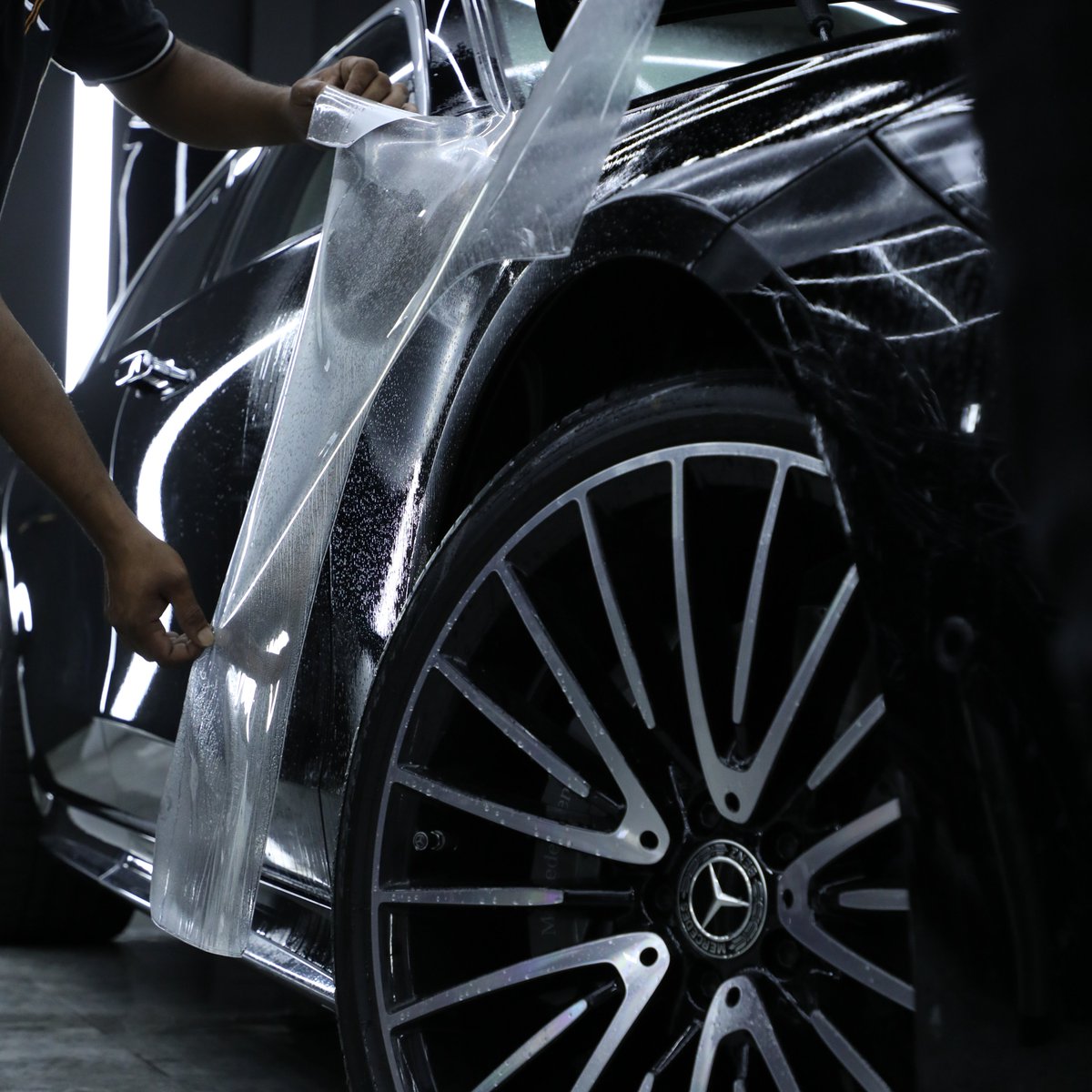 dluxeuae's tweet photo. Mercedes 2023 Protected at Dluxe Car Care Center 🖤
Pre Cut Paint Protection Film with Self Healing 💫
جلاد الحماية الشفاف بخاصية المعاجةً الذاتية، القص الكتروني 💫

For Bookings
📞 056-3570000
📍Dubai - Nad Al Hamar

#mercedesbenz #ppf #dubai #carcare #body #dluxe #luxury https://t.co/hk7113XaXZ