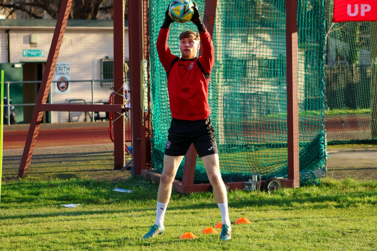 Back taking photos this week 📸👍😎 @ErithTown. Which includes the safest hands 👐⚽ in the league as voted on @KentOnlineSport @GK_Mackenzie #UpTheDockers #WeAreErith @KentNLPodcast @SCEFLeague @samcafc1905 @Sutton_Athletic